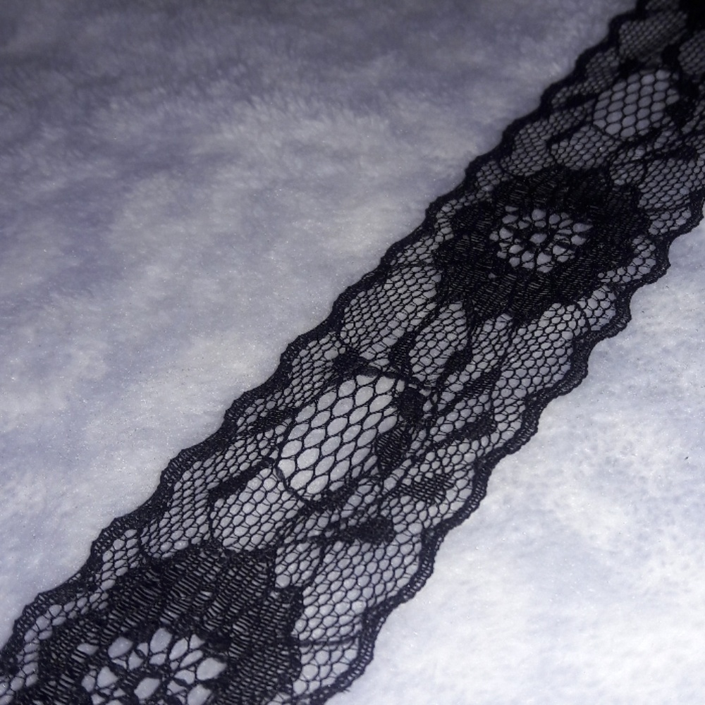 Choker - Picture 3 of 3